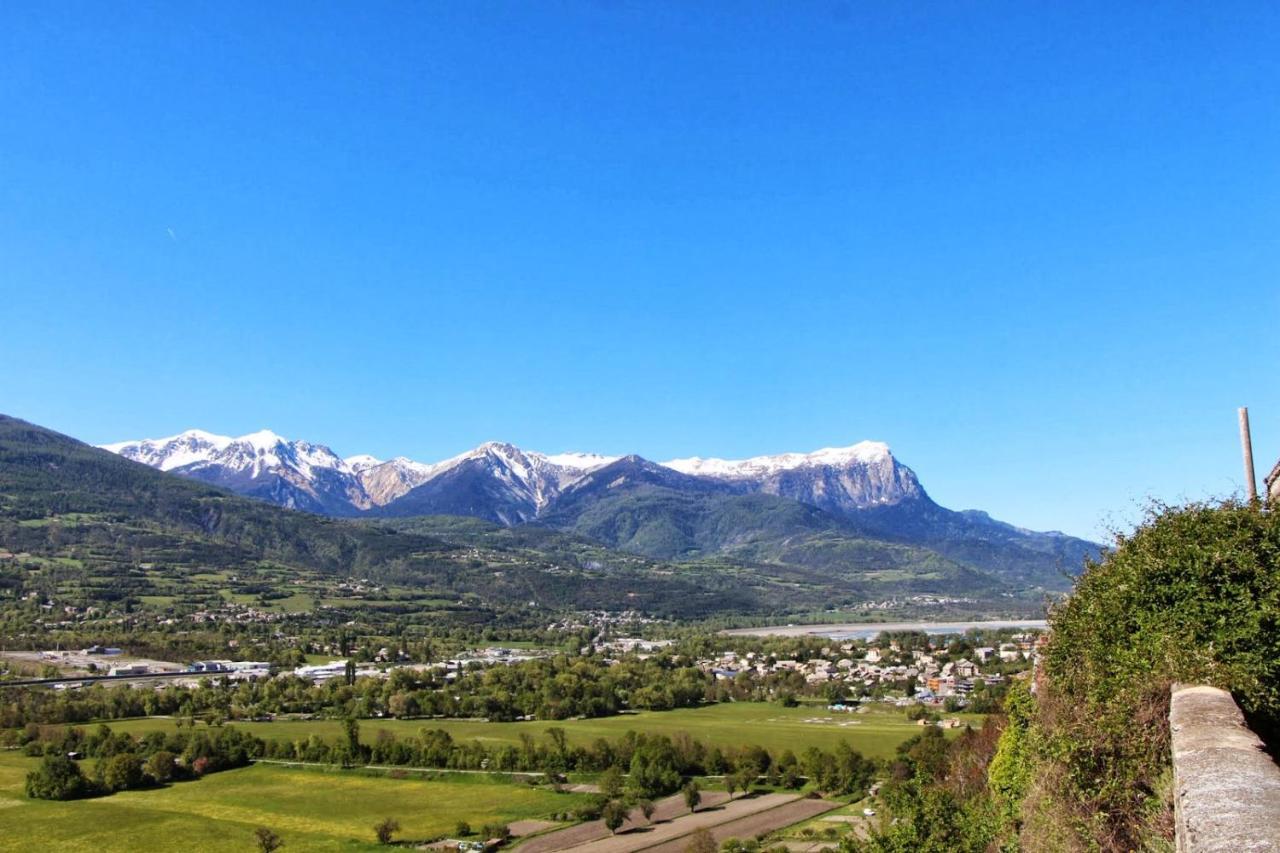 L'Hivernet, Grand Triplex Neuf Au Coeur D'Embrun Acces Facile Ngoại thất bức ảnh